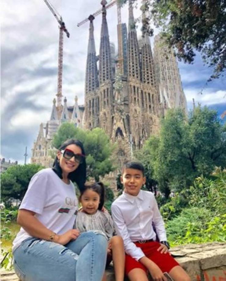 Lo primero que conocieron fue la basílica Sagrada Familia de Barcelona.