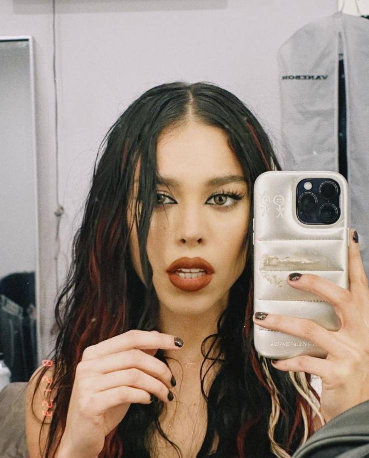 Aunque algunos seguidores de la cantante se aferran a la imagen inocente de cuando realizaba telenovelas, como “Atrévete a Soñar”.