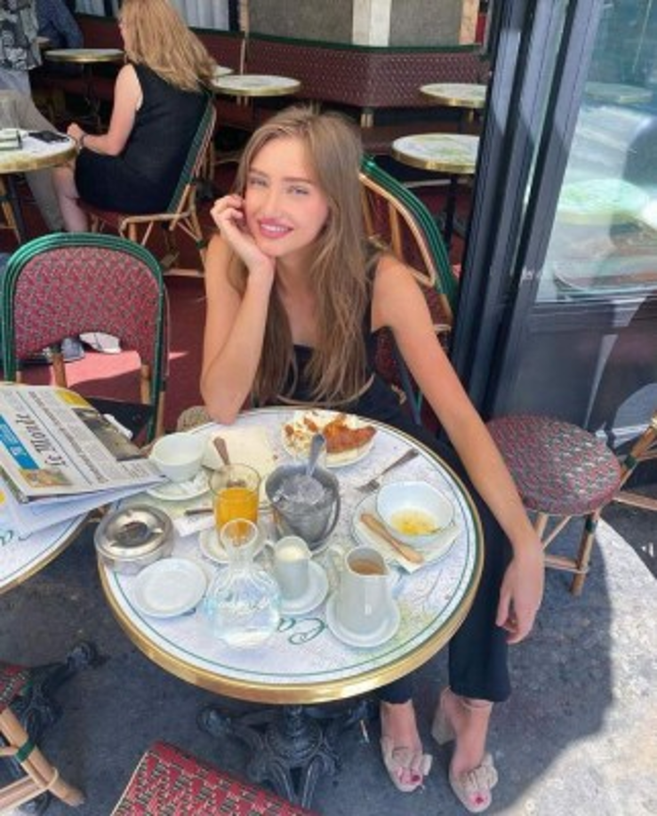 Tildie, como se hace llamar Mathilde, ha logrado colocarse en los primeros lugares de torneos europeos de salto ecuestre.