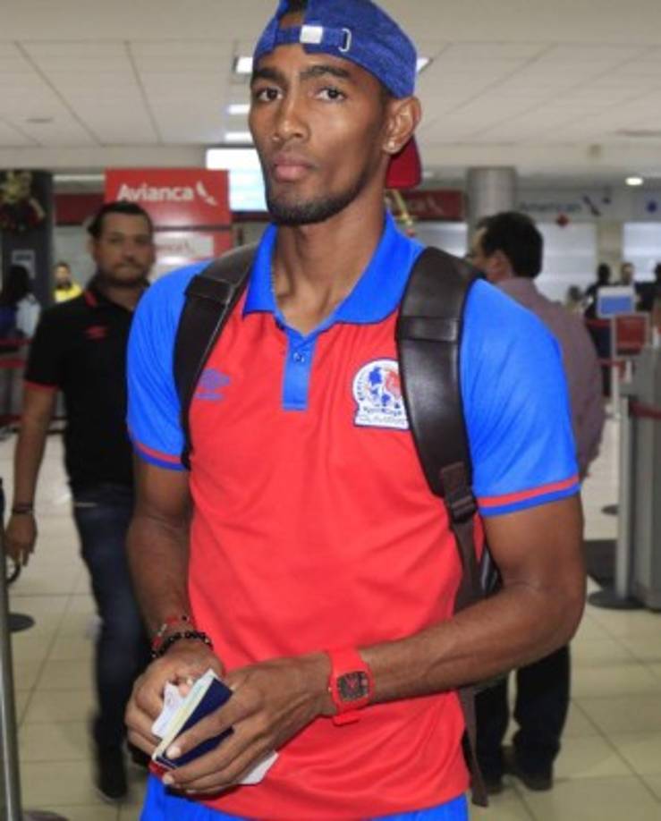 Jerry Bengtson: El delantero hondureño no le cierras las puertas al extranjero por lo que no es segura su continuidad en el equipo olimpista. 'Yo tengo un contrato en el que si me sale algo me puedo ir', declaró.