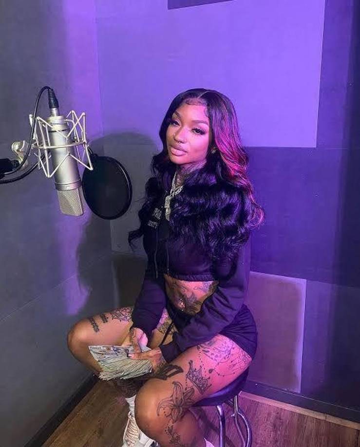 La cantante habría ingresado a terapia intensiva tras presuntamente sufrir un paro cardíaco por una sobredosis