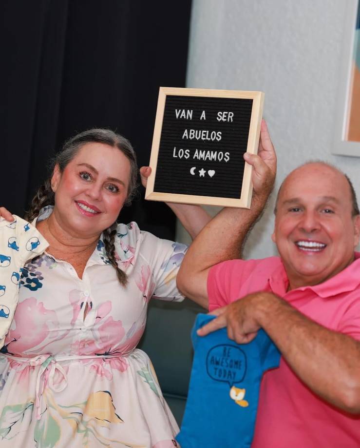 Doña Cristina y don Nelson manifestaron su alegría por la espera de su nieto. 