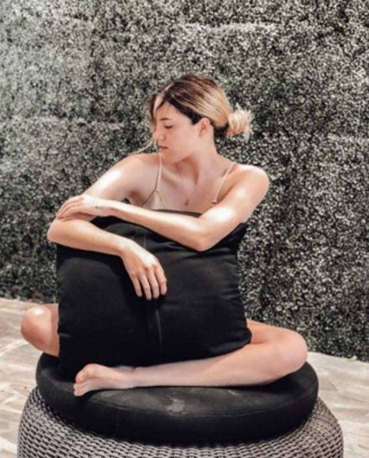 La joven posee un delicado color de voz y además toca la guitarra. La joven compartió en sus redes sociales un video en el que aparece en un estudio de grabación interpretando a dueto el tema, compuesto e interpretado por Lady Gaga y Bradley Copper, Shallow, canción conocida por la cinta A star Is Born por lo que desató la locura entre sus seguidores.