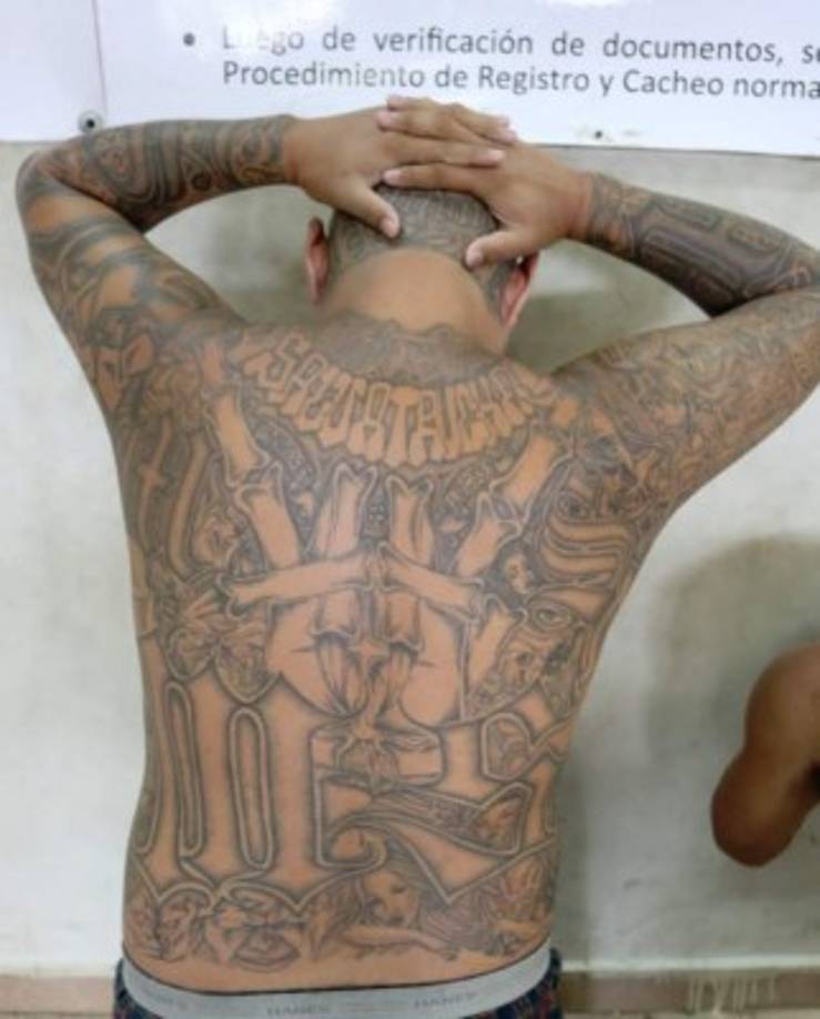 'Las empresas de telefonía tienen 72 horas para cortar y/o bloquear por completo la señal en los penales. No puede ser que después de tantos años diciendo que lo estaban haciendo, hoy vienen y aceptan que no era, ni por cerca, el 100 %', publicó Bukele en su cuenta de Twitter.