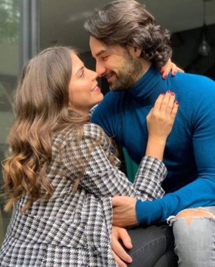 “En noviembre de este año cumplimos nueve años de novios, se dice fácil, pero se ha ido muy rápido, hemos pasado por muchas cosas estamos muy contentos los dos“, comentó.<br/><br/>