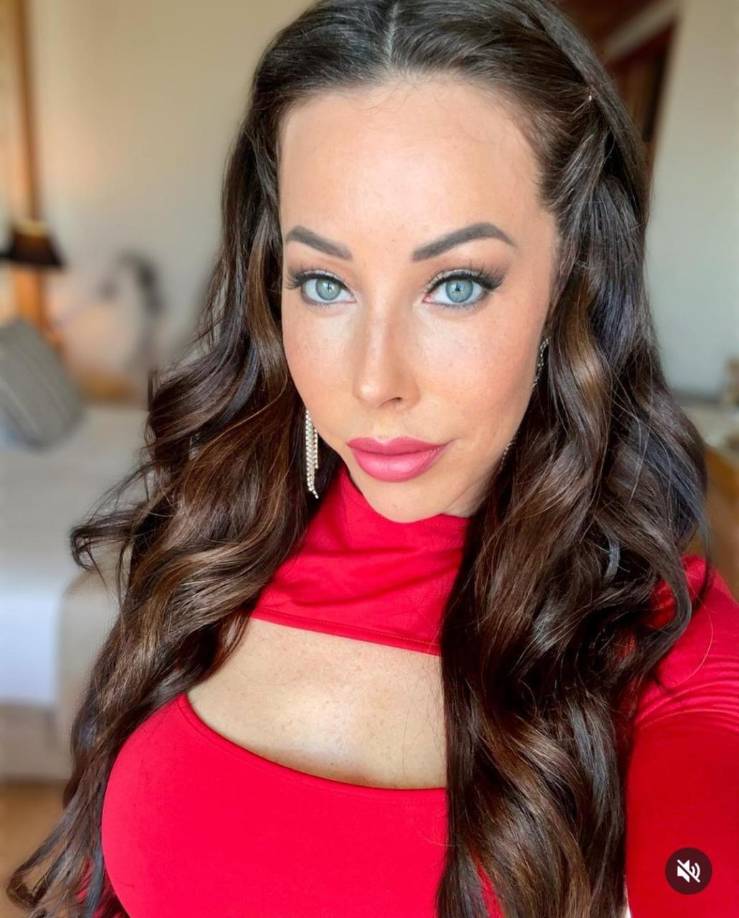 Yaela tiene más de mil fotos y mil videos en la plataforma azul, donde es necesario pagar 15 dólares mensuales para acceder al contenido de adultos. 