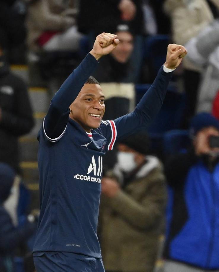 Mbappé rechazó ya una oferta de 45 millones de euros netos por temporada y el PSG intentaría convencerlo con otra de cinco millones más.