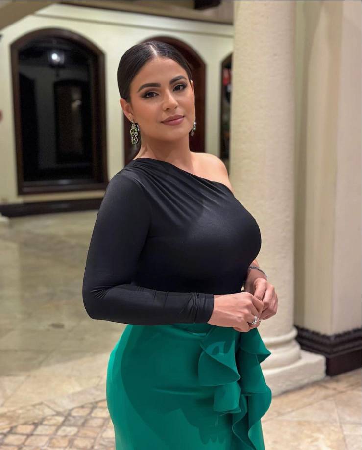 10. Samantha Velásquez: La periodista y presentadora hondureña Samantha Velásquez es una de las figuras más consentidas de la televisión, a través de sus cuentas de redes sociales recibe constantes halagos y admiraciones.