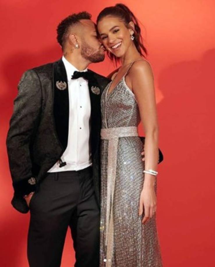 Neymar y Bruna Marquezine terminaron la relación en octubre del presente año. La pareja puso un nuevo punto y final a una relación llena de altibajos que comenzó en 2013. 'Sí, hemos terminado. Ha sido una decisión tomada por él', explicó la modelo y actriz brasileña.