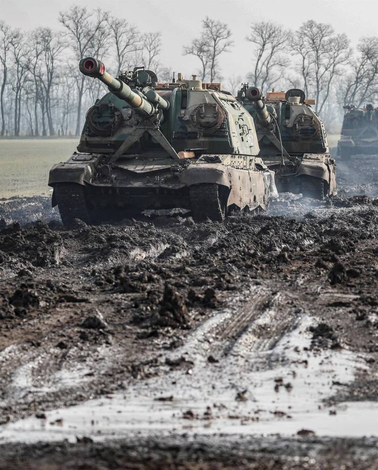 Además, reclamó a Ucrania el cese inmediato de las “operaciones militares, de lo contrario, toda la responsabilidad de un mayor derramamiento de sangre recaerá sobre la conciencia del régimen en territorio ucraniano”.