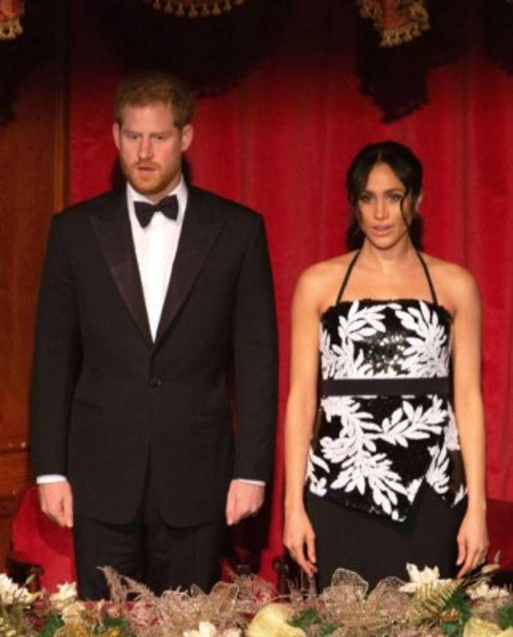 La presencia de los duques realzó el evento y Meghan se convirtió en una de las sensaciones de la noche.