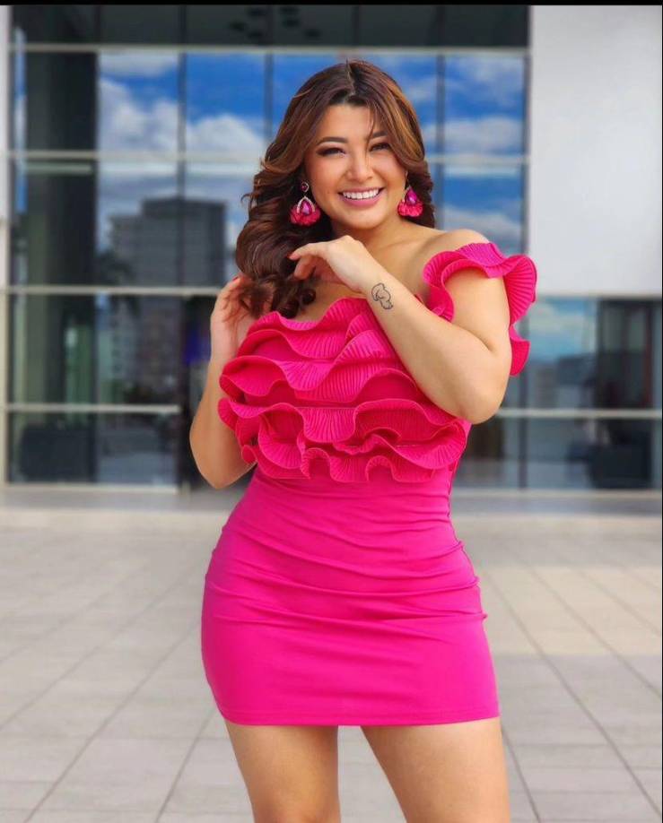  En TikTok, tiene más de 2.3 millones de seguidores y 41.7 millones de me gusta, donde se describe a sí misma como un alma libre que ama bailar y viajar