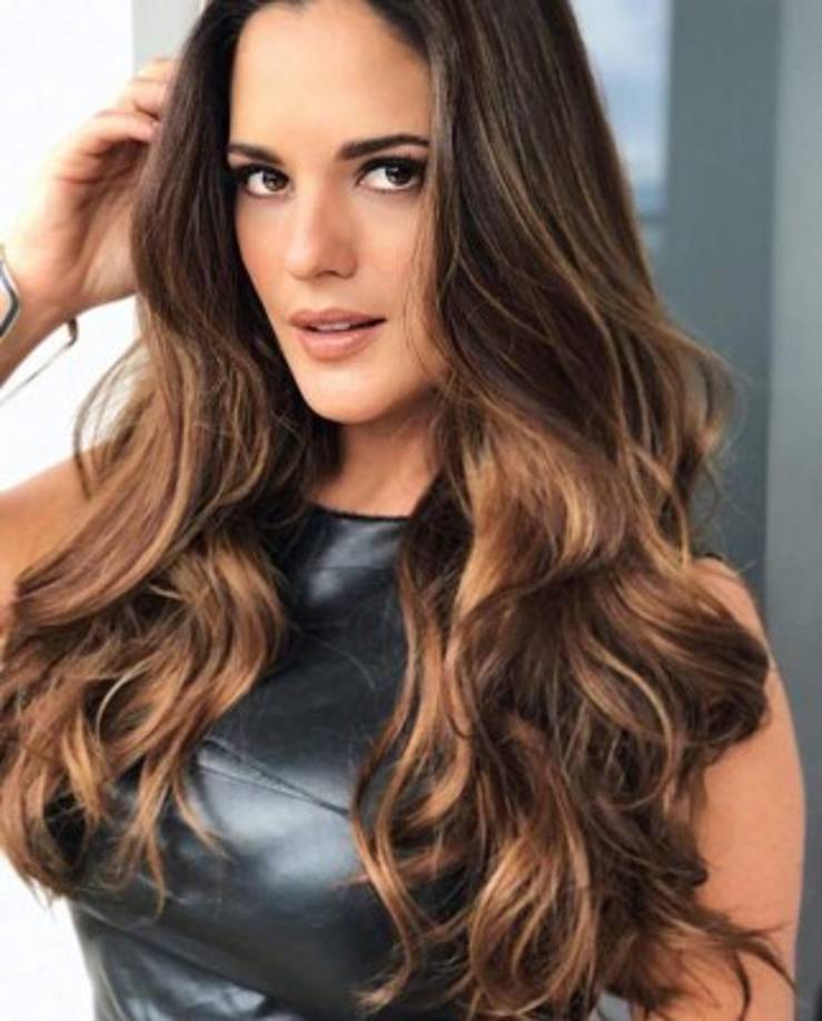 Sabrina Seara interpreta a Esperanza Salvatierra, bisexual y amante de Aurelio, quien con ella ha mantenido una relación relativamente estable que se basa, no sólo en los negocios, sino en las perversiones que ambos comparten.Foto.Twitter.<br/><br/>