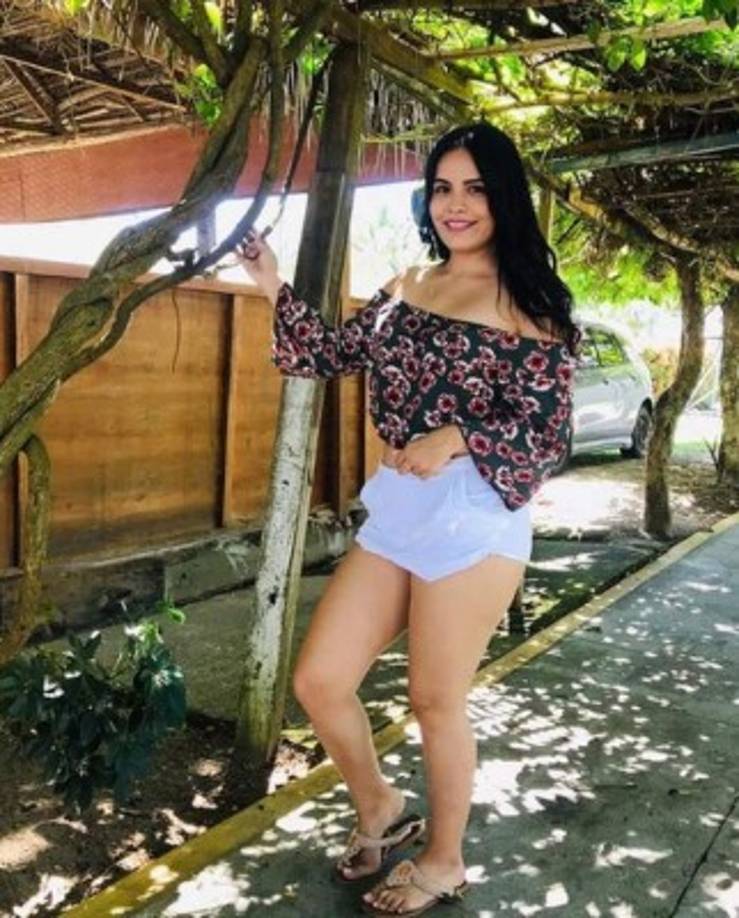Yulia Posas: La linda periodista decidió ponerle sin a su relación sentimental que tenía con un futbolista extranjero de la Liga Nacional de Honduras.