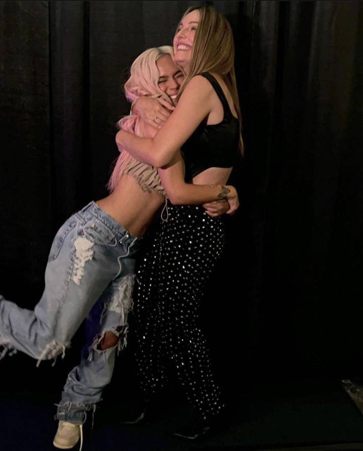 Una de las figuras que presenció uno de los conciertos en California de Karol G fue Claudia María Bahamón Jaramillo, es una modelo, arquitecta y presentadora colombiana que es muy amiga de la cantante paisa.