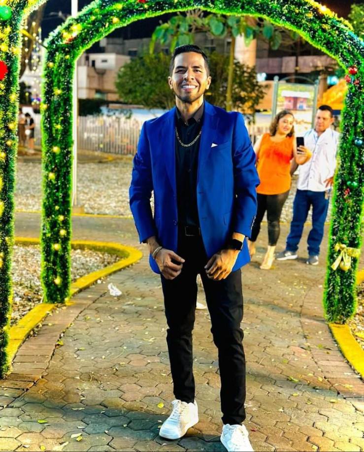 El legislador era también un reconocido influenciador de redes sociales, donde usaba el pseudónimo de Cristhian Rescata pues hacía labor social con niños huérfanos, animales abandonados y consumidores de drogas.