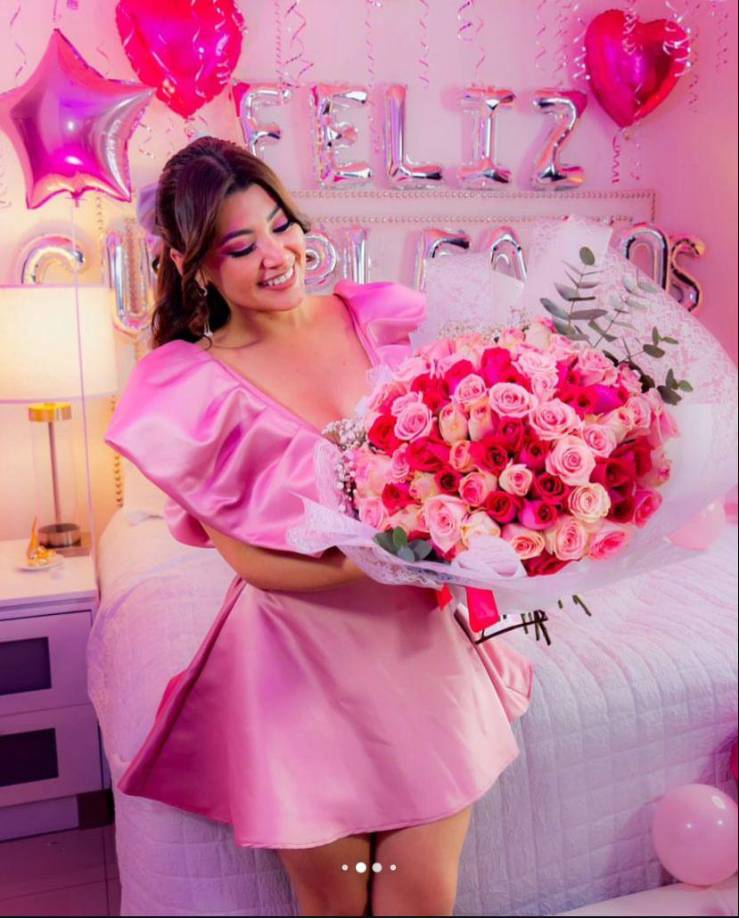 ”Bienvenidos mis 30, fotos estilo coquette” inició escribiendo la querida presentadora de televisión. 