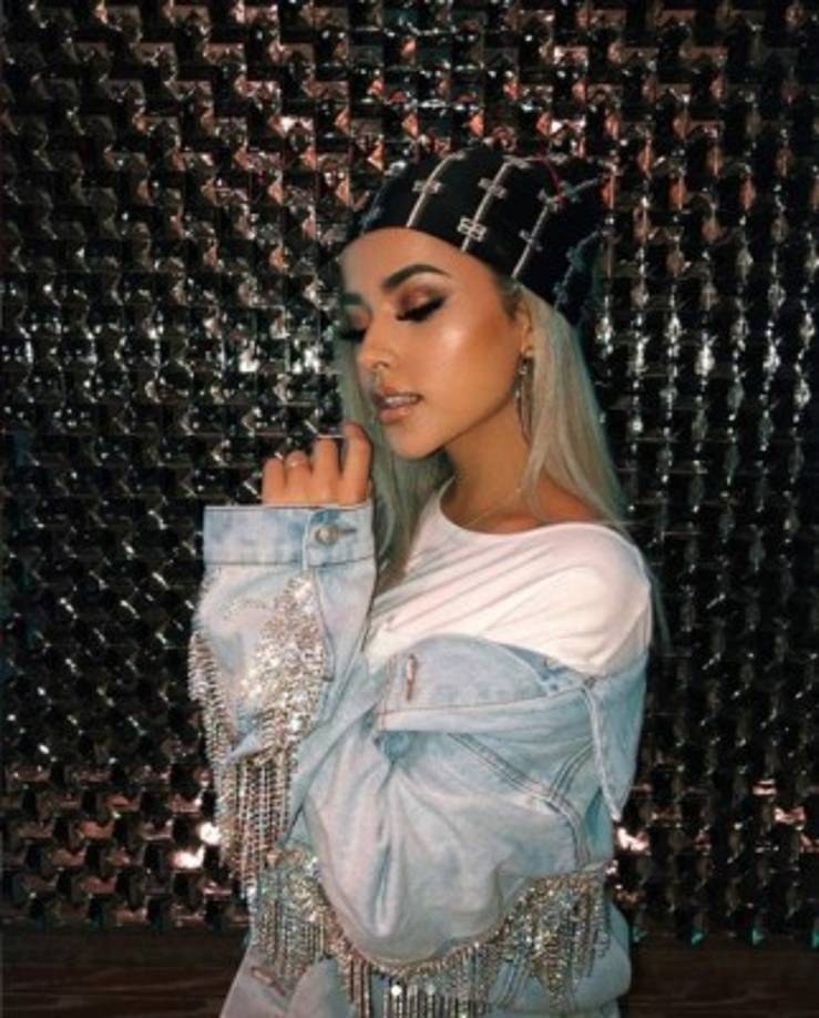 Becky G dejó con el “ojo cuadrado” a propios y extraños con unas fotos en bikini presumiendo su curvilínea figura.