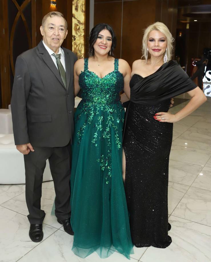 Mario López, Alejandra López y Patricia Villatoro