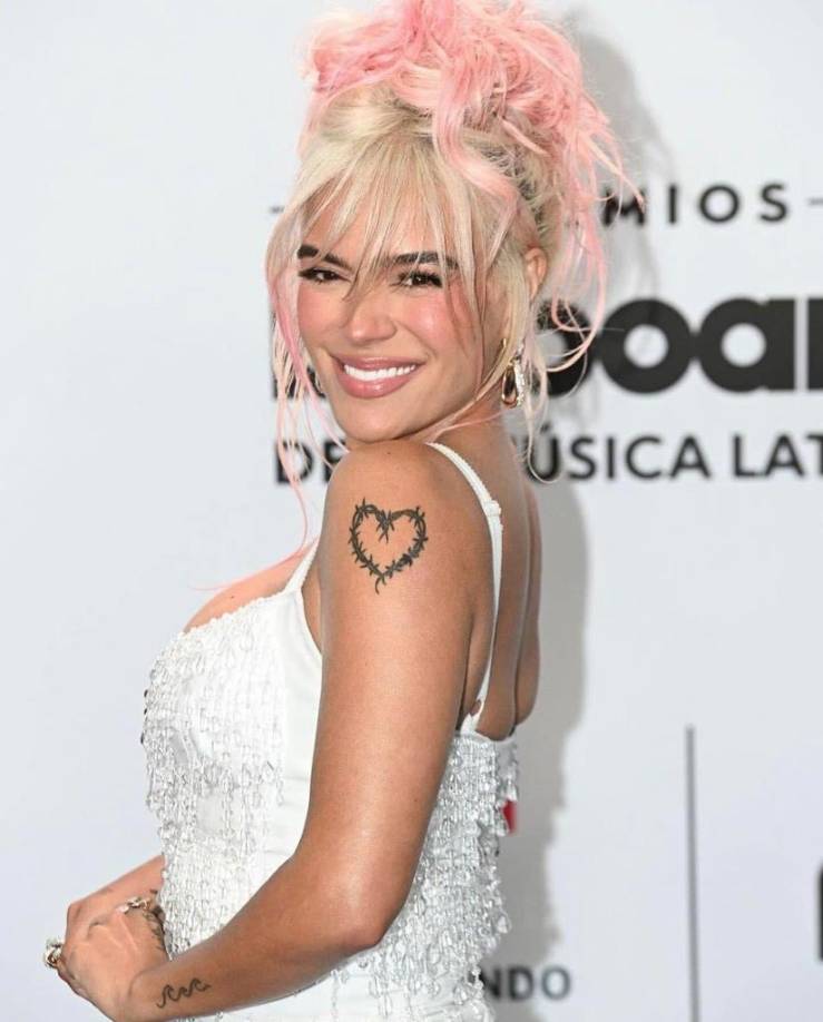El tributo de Karol viene por el hecho de que el Premio Billboard Espíritu de la Esperanza fue creado hace 27 años precisamente en honor a Selena.