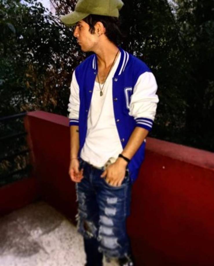 El aspecto tierno de Frijolito se esfumo con el tiempo; ahora luce delgado y con una escasa barba.