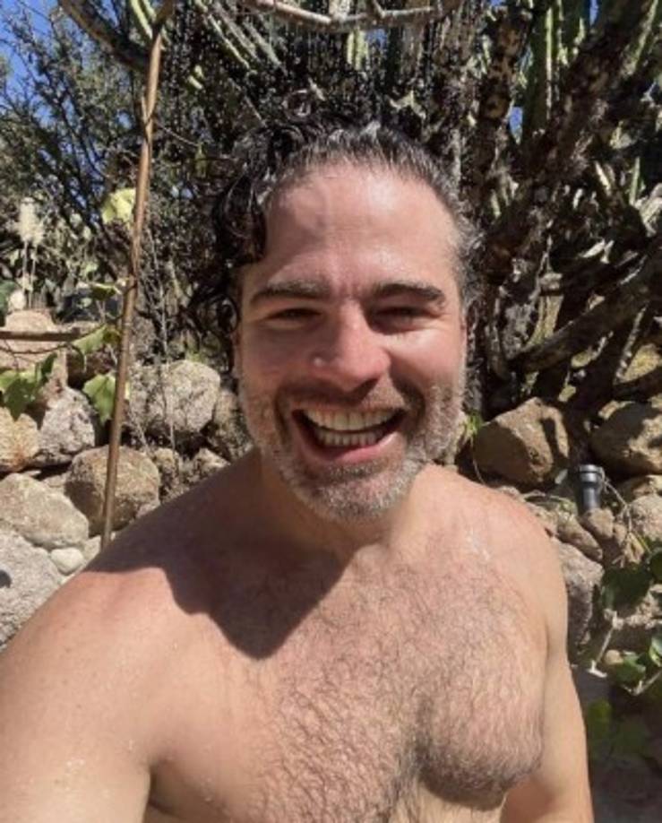 “Quiero decirles una cosa muy importante, muy íntima, muy personal, de la que nunca he hablado y ahora he sentido el impulso de hablar, y es mi sexualidad. Nunca me había parecido importante decir que soy homosexual”, expresó oberto Manrique al inicio del video.