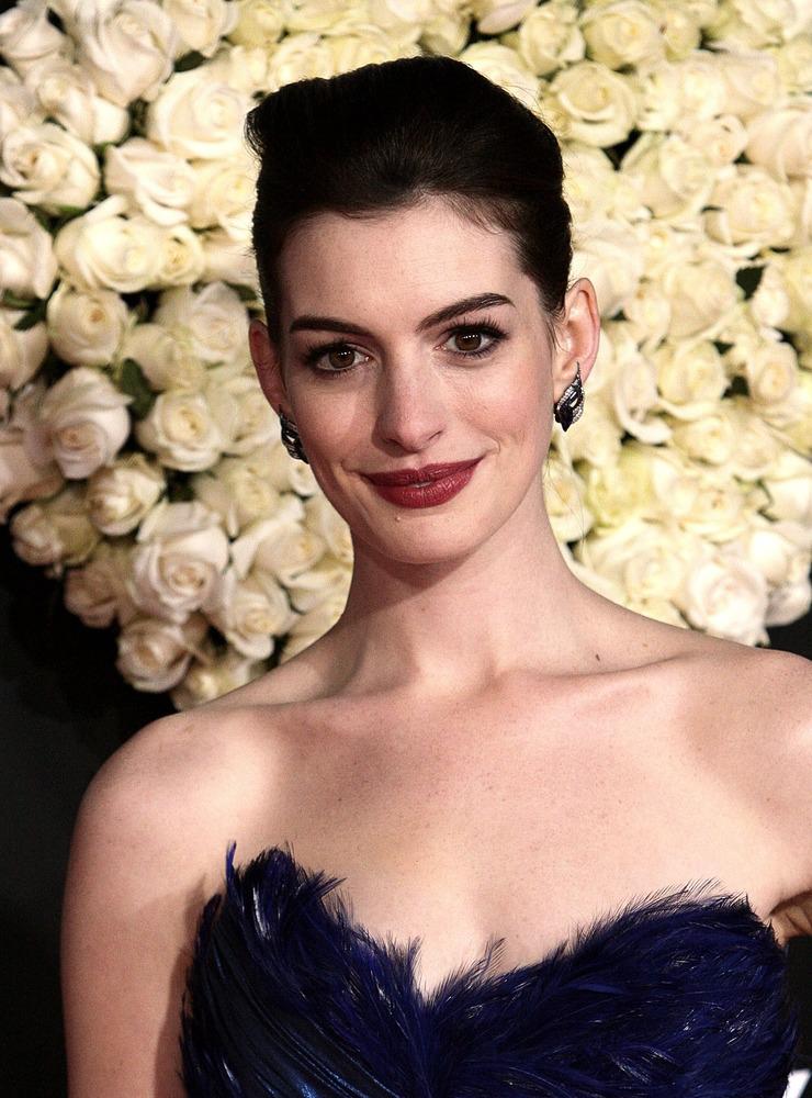 Anne Hathaway: Estuve medio ciega durante diez años