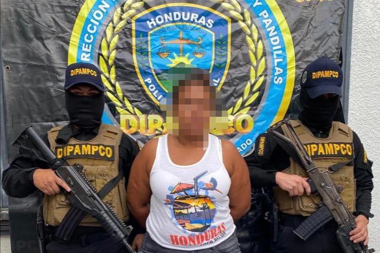 Cae “La Diabla” por extorsión a transportistas y comerciantes en La Ceiba