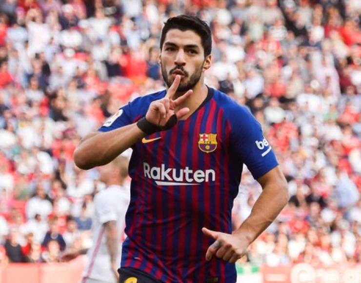 El delantero uruguayo Luis Suárez sentenció el partido y anotó el 2-4 del Barcelona ante Sevilla.