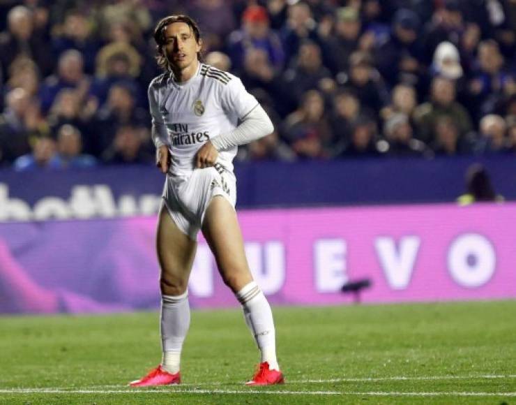 Luka Modric se lamenta luego de otra ocasión fallada por el Real Madrid.
