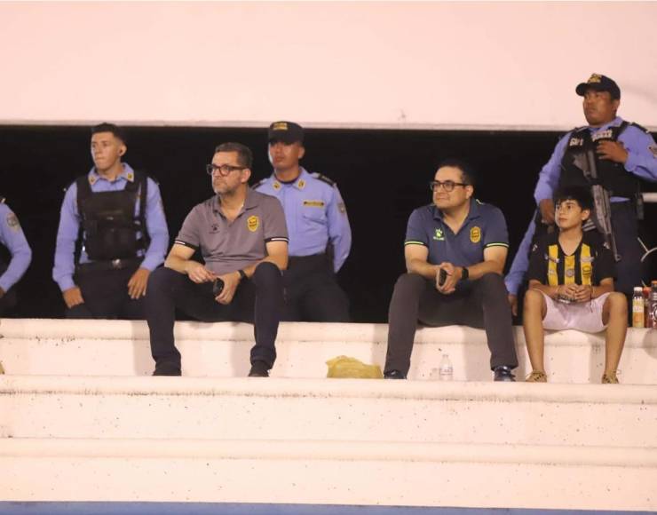 Javier Delgado, director deportivo del Real España, estuvo en las gradas del Olímpico observando el partido.