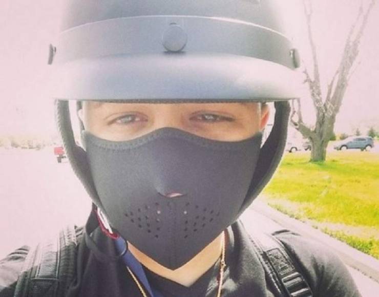El rapero puertorriqueño Ramón González, alias Jadiel, murió visitaba a su familia en Rochester, Nueva York. El joven se tomó un selfie mientras daba un paseo en su motocicleta, momentos más tarde, “perdió el control de su moto y terminó en el camino de un vehículo que se aproximaba”.