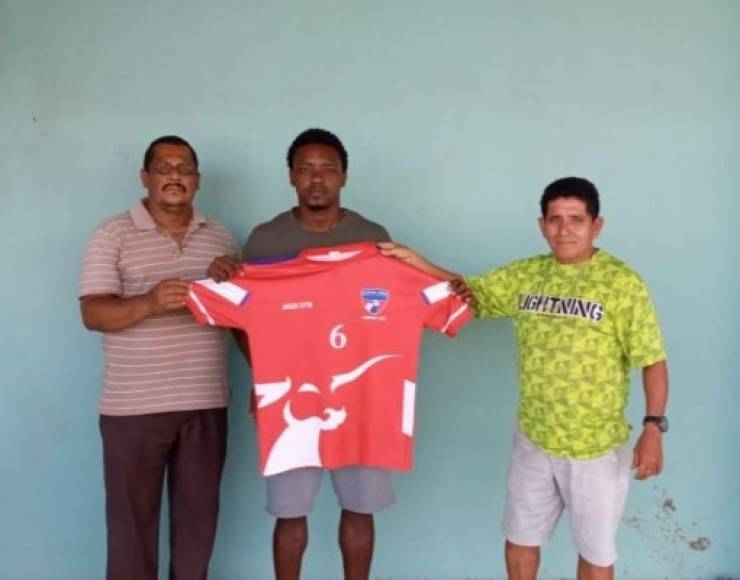 Samuel Enrique Lucas: El delantero ha sido anunciado como nuevo fichaje del Atlético Júnior de la segunda división del balompié hondureño. El atacante llega procedente del Honduras Progreso.