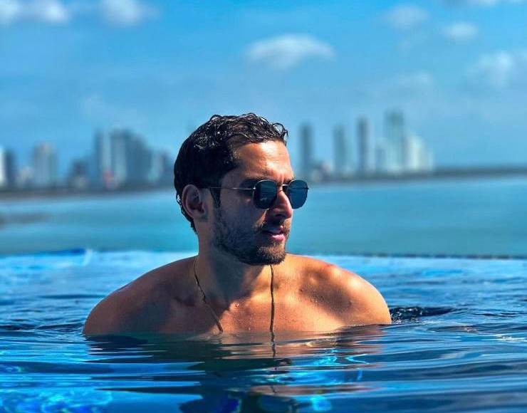 Se trata de Diego Tabares, un apuesto y reconocido político colombiano de profesión abogado. 