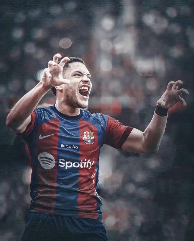 Ultimátum al Barcelona. A pesar del preacuerdo por el traspaso de Vitor Roque, el Atlético Paranaense ha dado 24 horas al FC Barcelona para que envíe los documentos del contrato ya firmados y se pueda cerrar la operación. Según informa Mundo Deportivo el club realizó el envío y se espera que firme su contrato en breve.