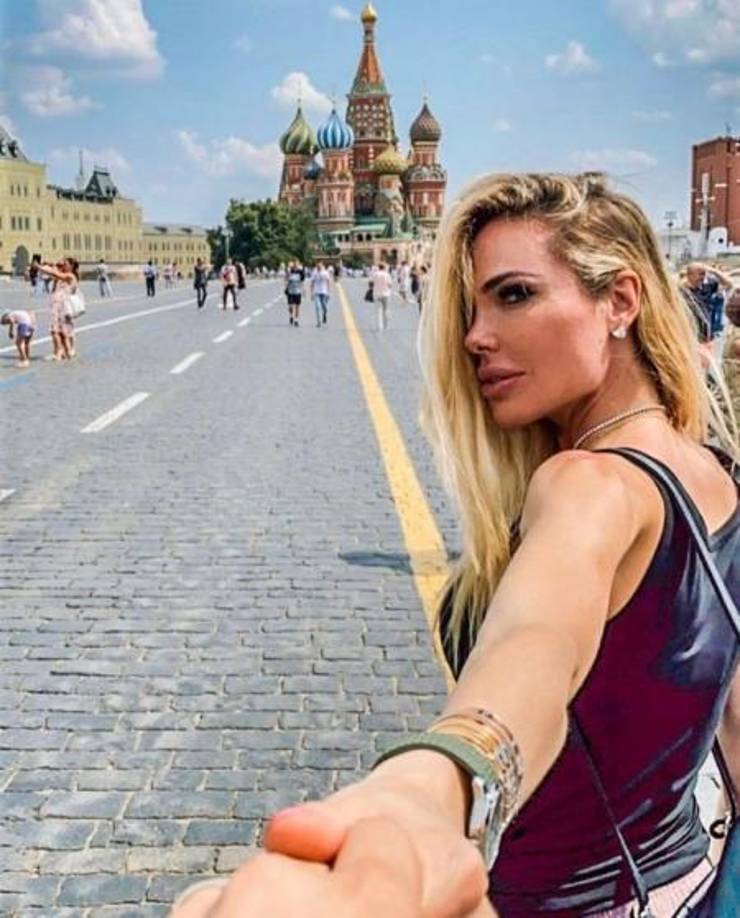 La presentadora de televisión y el entrenador personal habrían comenzado hace poco más de un año y medio atrás. Incluso aseguran que Blasi aprovechaba los viajes a Milan (en donde conducía el programa de TV “La isla de los famosos”) para mantenerse alejada de los focos.