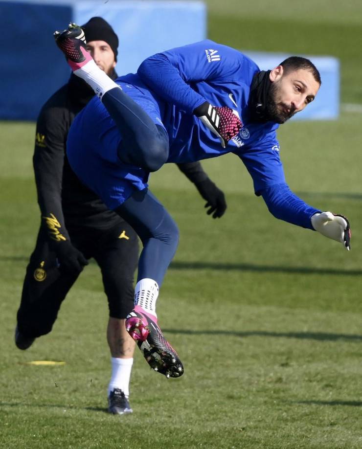 Gianluigi Donnarumma: Será el portero titular del PSG .