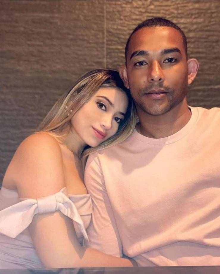 José Mendoza - El portero del Olimpia publicó esta imagen junto a su esposa Abigaille Euceda con un divertido mensaje. “Suegra, mándeme el manual que su criatura vino complicada. Te amo chiki, Happy Valentine’s Day”.