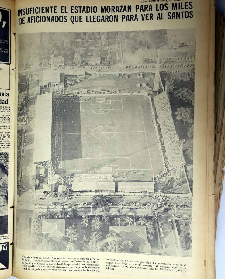 El estadio Morazán lució abarrotado en el partido amistoso que quedó para la historia del fútbol hondureño.