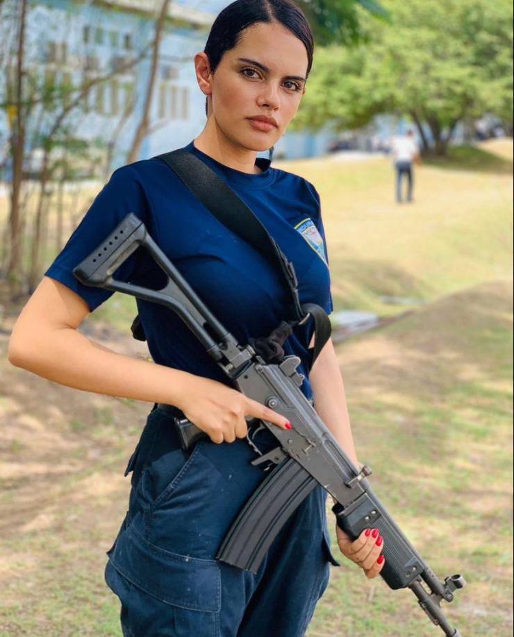 “Pertenezco a la Policía Nacional de Honduras desde el año 2017, por lo que tengo 6 años de antigüedad siendo funcionaria de lo cual me siento muy orgullosa, servir y proteger a mi amado País”, añadió. 