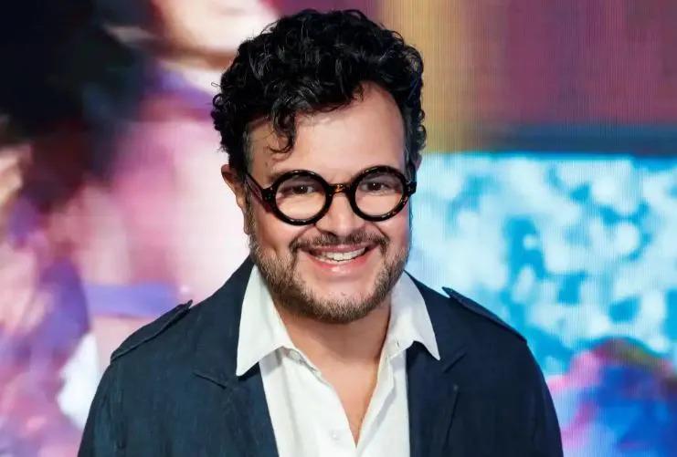 Aleks Syntek regaña a sus fans y arremete contra Bad Bunny en pleno concierto