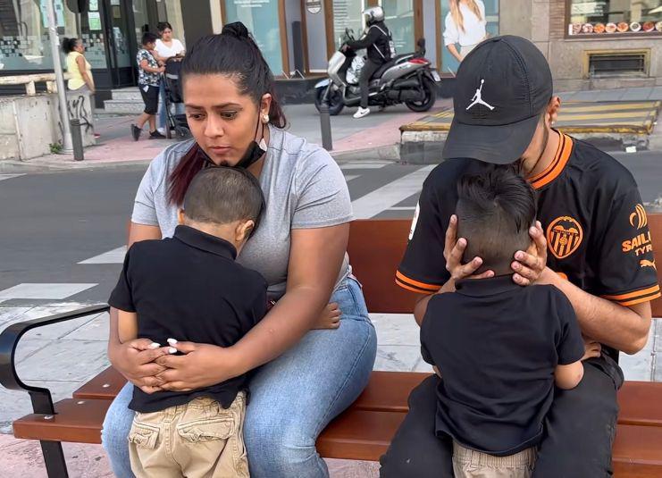 Pareja hondureña migró a España para costear gastos médicos de su hijo