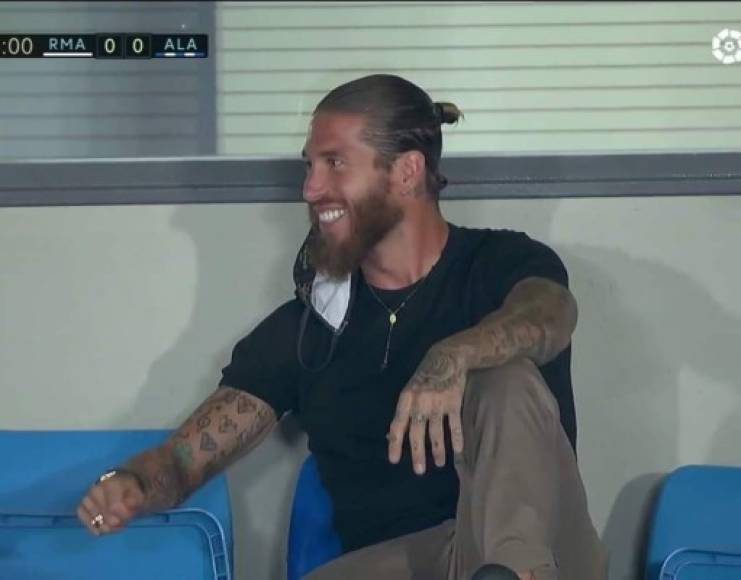 La risa que le dio a Sergio Ramos en la grada del estadio cuando se pitó el penal a favor del Real Madrid y ver que esta vez él no lo iba a patear.