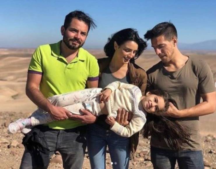 Pese a que en la controversial foto aparecen los tres hijos de Eugenio, Aislinn, Vadhird y José Eduardo Derbez, internautas arremetieron contra la esposa de Mauricio Ochmann.