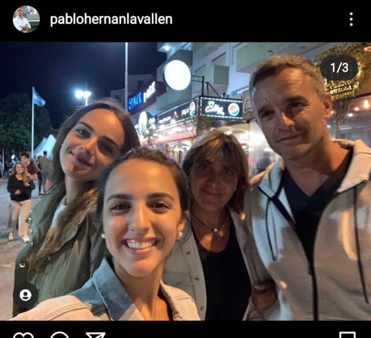 Pablo Lavallén pudo vencer la depresión y es un hombre que ama mucho a su familia. Tiene más de 25 años de casado y cuenta con tres hijos, curiosamente todos son mexicanos.