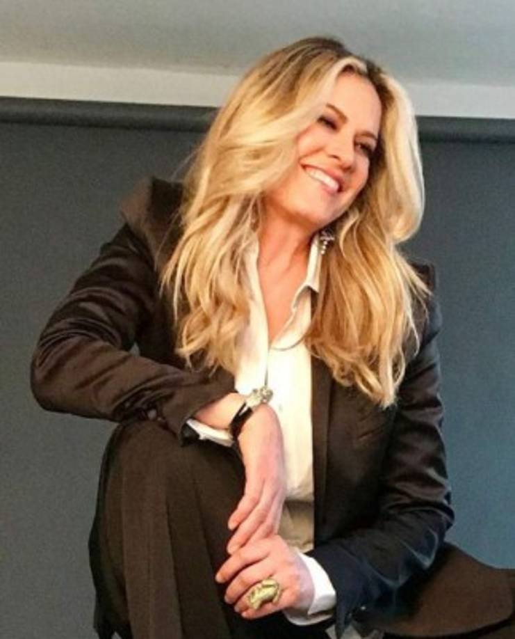 Ricky Martin declaró hace más de un año, que una las novias que tuvo, quien era increíble, ya sabía su preferencia sexual, y aunque no mencionó el nombre de la conductura, todo apunta que era Rebecca de Alba.