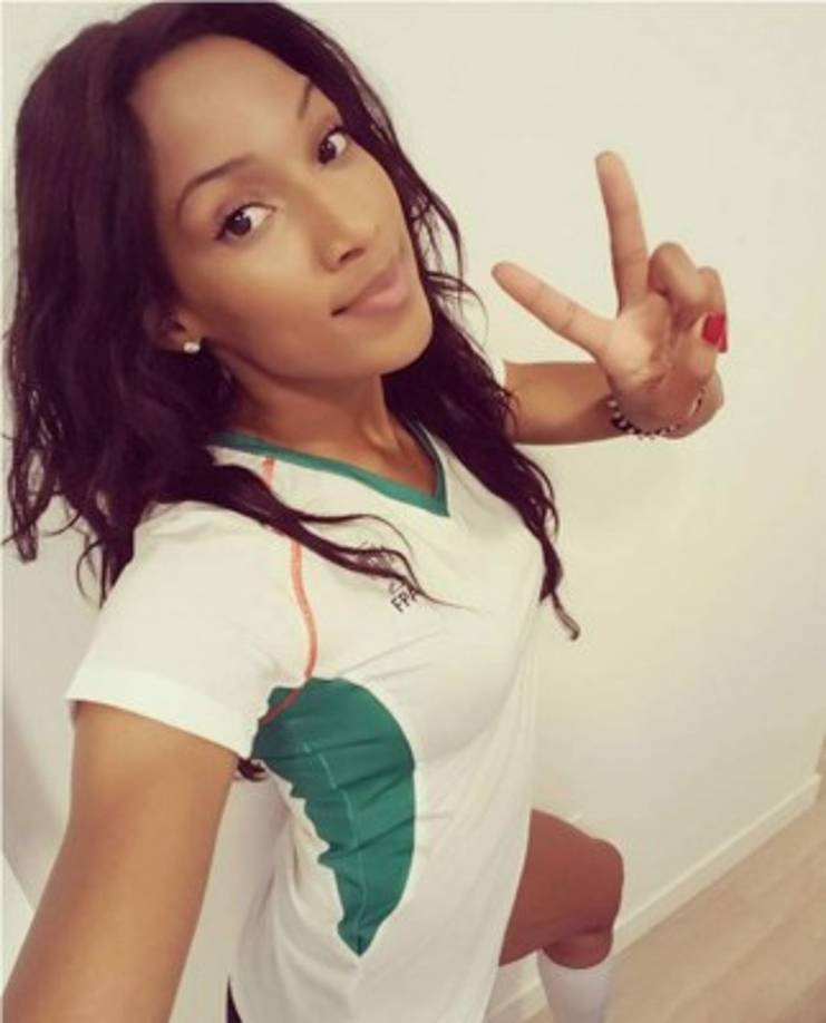 Patricia mide 1.66 metros.