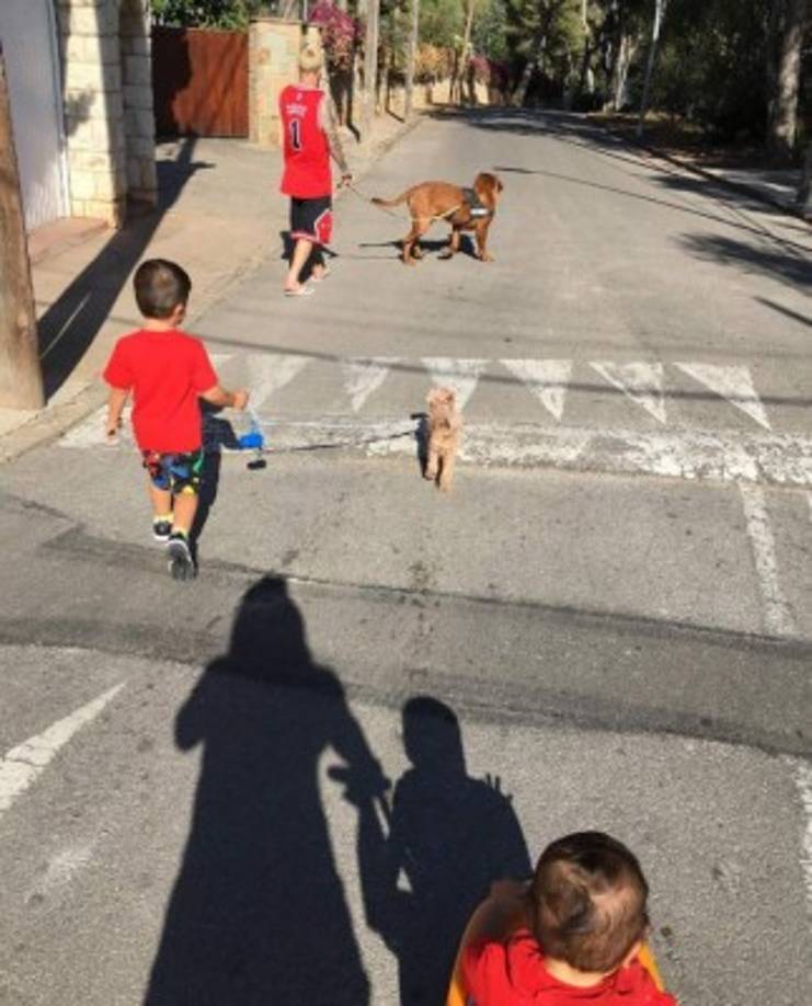 Antonella es muy activa en las redes sociales, y no tiene ningún problema en compartir los momentos más íntimos que vive con Messi y sus hijos.