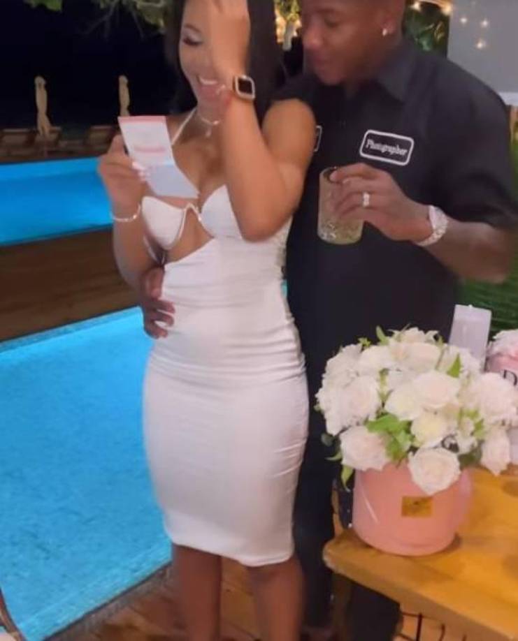 La chica se mostró asombrada mientras leía la carta que le otorgó Romell Quioto. 