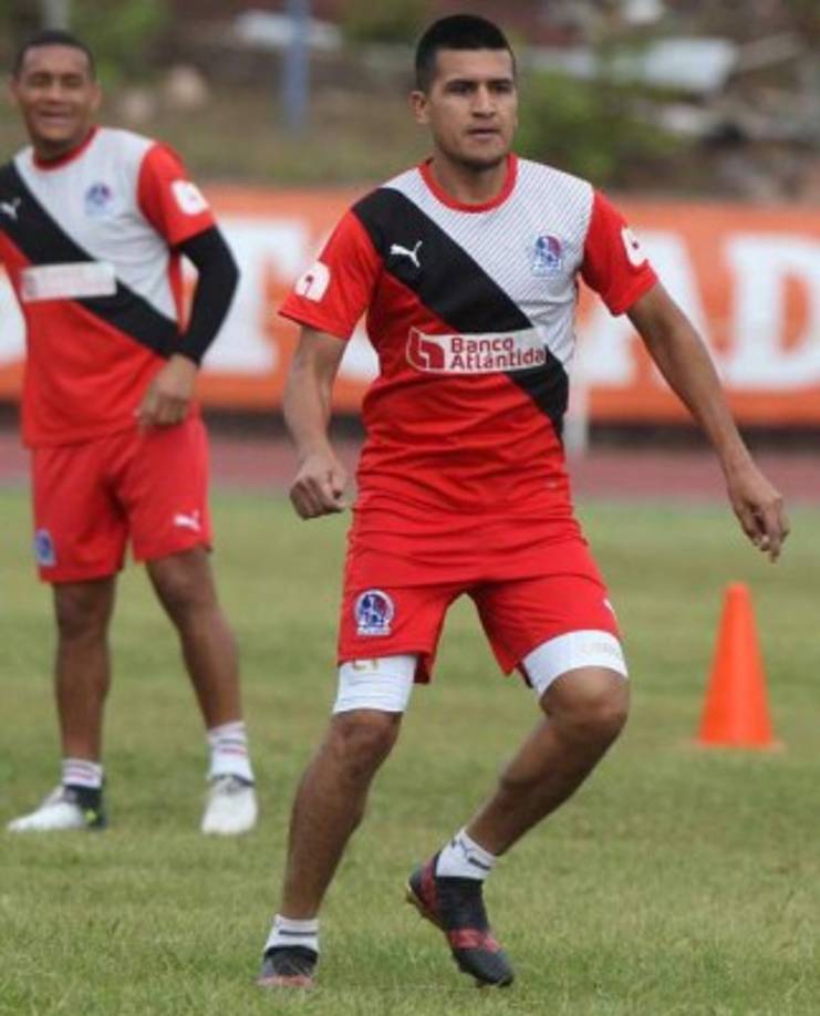 El colombiano Jaime Córdoba pasó sin pena ni gloria en esta temporada y es uno de los que será dado de baja en el Olimpia para la próxima campaña.